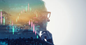 Hombre en traje con fondo wall street