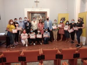 Entrega-de-diplomas-taller-de-educacion-financiera-para-mujeres-inmigrantes-en-Cordoba